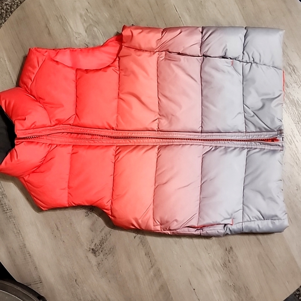 Youth Gap Puffer Vest Size Small - Excellent condition